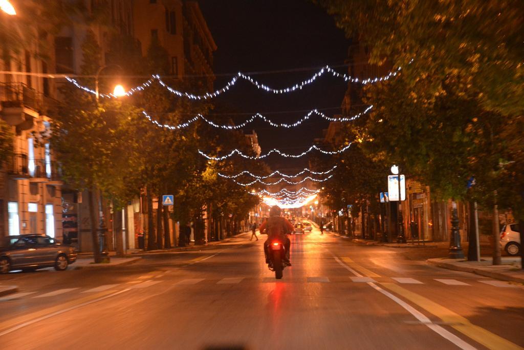 Daysin Apartment Palermo Bagian luar foto
