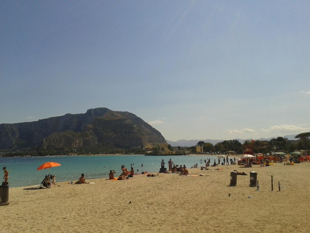 Daysin Apartment Palermo Bagian luar foto
